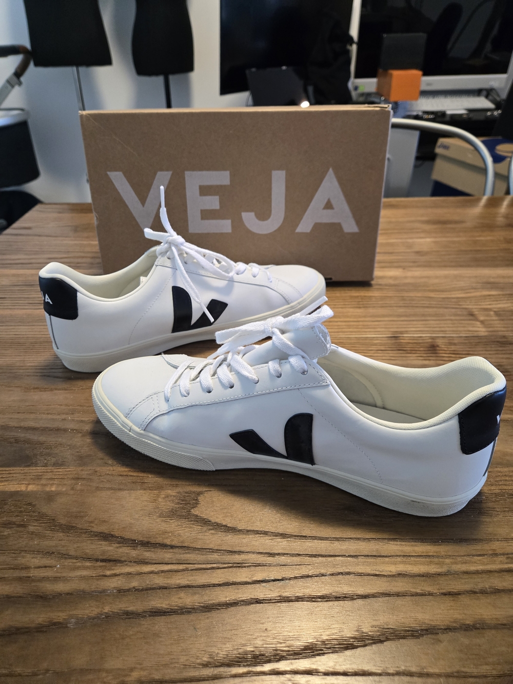 Veja Esplar Logo Leather White Black Women Casual Lifestyle Shoes - Picture 5 of 12